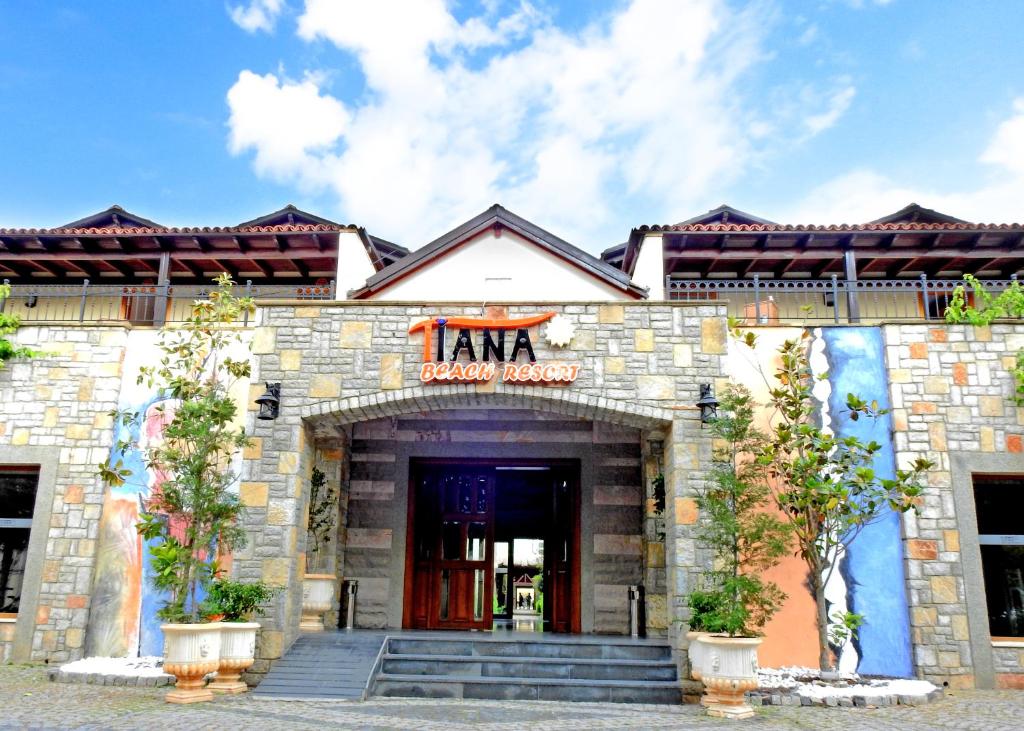 هتل Tiana Beach